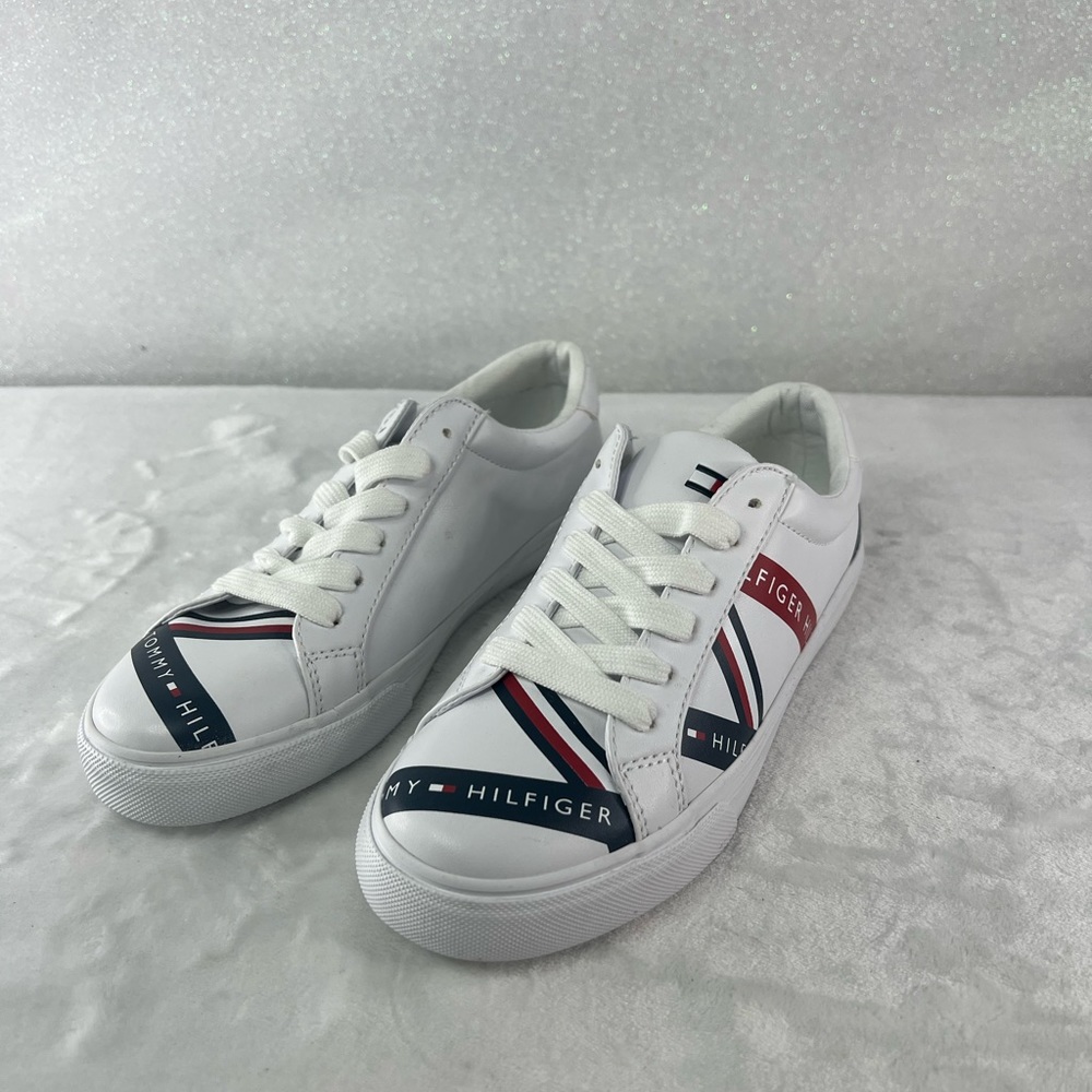 Size 6 Tommy Hilfiger color white